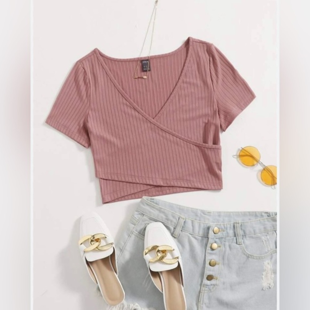Solid Plunging Neck Crop Tee Size Large NWT